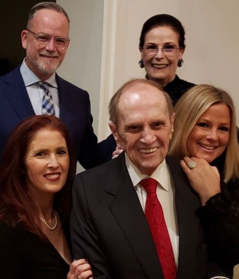 Jennifer Newhart and her sister with her parents Bob Newhart and Ginnie Newhart